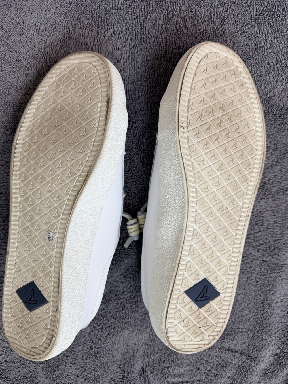 Sperry White Low-Top Leather Sneakers with Cream Lace Accents - Picture 4 of 6